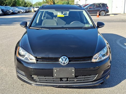 Used 2017 Volkswagen Golf S image 2