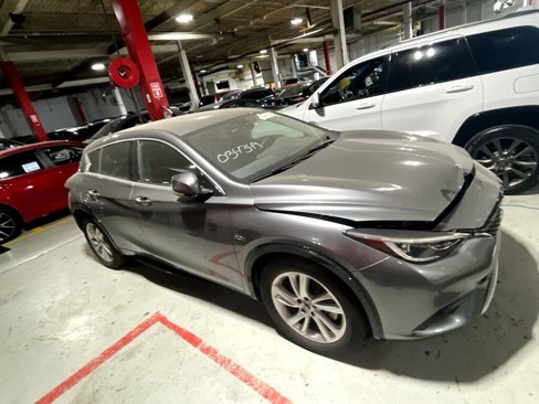 Used 2017 INFINITI QX30 w/ Cargo Package image 3