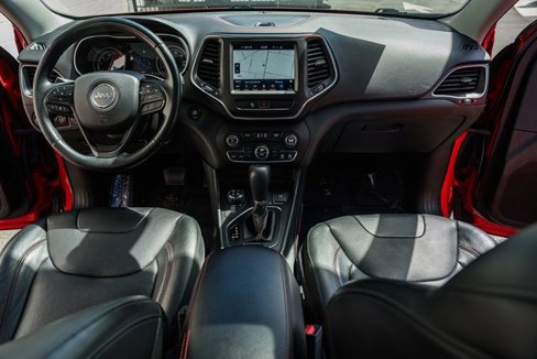 Used 2019 Jeep Cherokee Trailhawk image 3