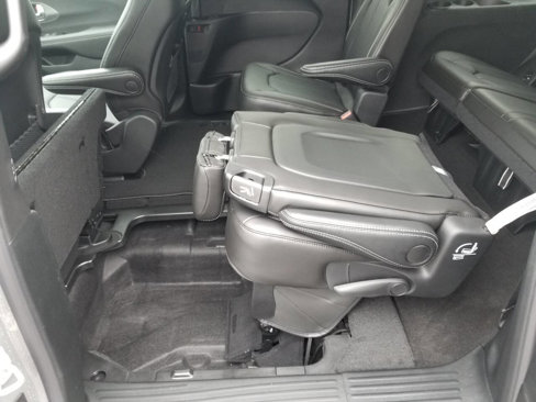 New 2025 Chrysler Pacifica Select image 19
