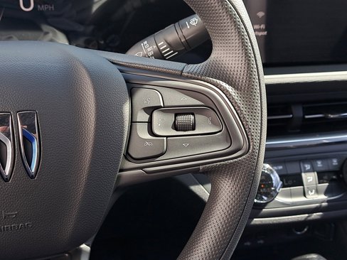 New 2025 Buick Envista Preferred image 25