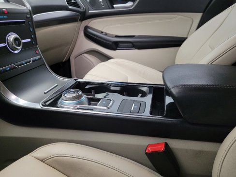 Used 2019 Ford Edge Titanium image 26