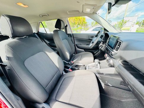 Used 2021 Hyundai Venue SE image 14