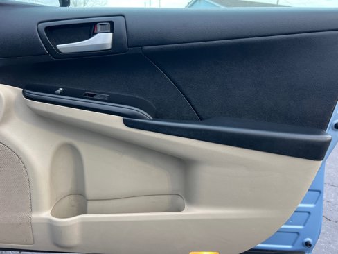 Used 2012 Toyota Camry LE image 19