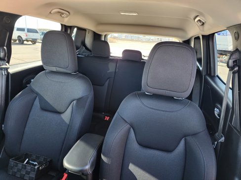 Used 2023 Jeep Renegade Latitude image 16