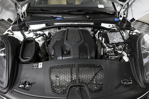 Certified 2025 Porsche Macan image 36