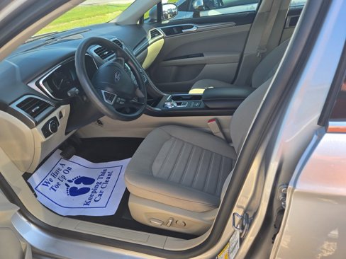 Used 2020 Ford Fusion SE image 6