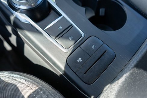 Used 2020 Ford Escape SE image 30