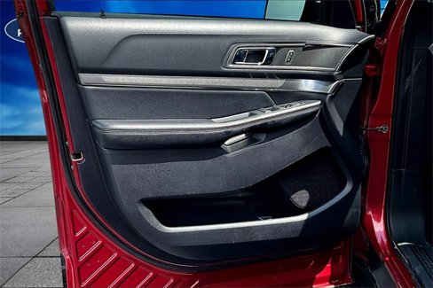 Used 2018 Ford Explorer XLT w/ Equipment Group 202A image 21