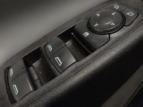 Used 2020 Chevrolet Equinox LS image 27