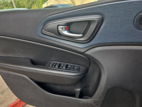 Used 2015 Chrysler 200 S w/ Navigation & Sound Group I image 11