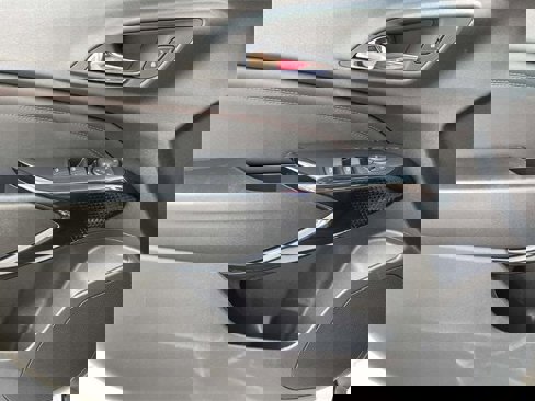 New 2025 Chevrolet Trax RS w/ Sunroof Package image 28
