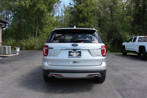 Used 2017 Ford Explorer XLT w/ Equipment Group 202A image 6