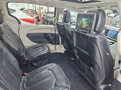 Used 2017 Chrysler Pacifica Limited w/ UConnect Theater Package image 7