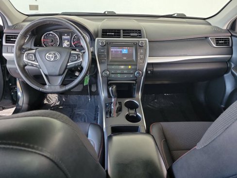 Used 2017 Toyota Camry SE image 17
