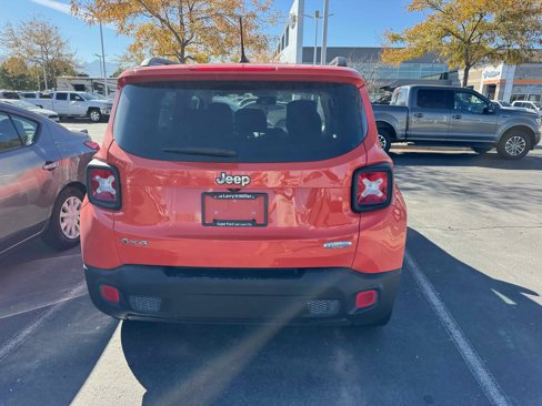 Used 2017 Jeep Renegade Latitude w/ Popular Equipment Group image 10
