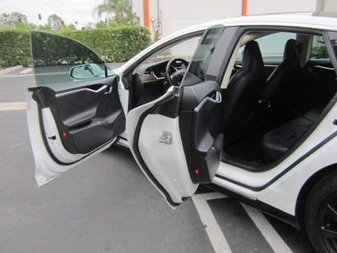 Used 2013 Tesla Model S Long Range image 19