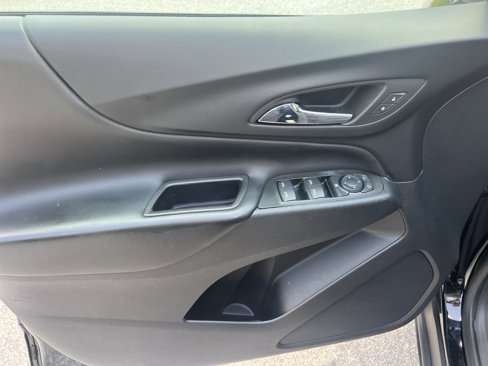 Used 2023 Chevrolet Equinox LT image 11