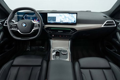 Used 2025 BMW 430i Coupe w/ Premium Package image 10