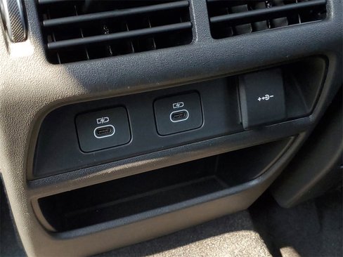 Used 2024 Land Rover Discovery Sport S image 32