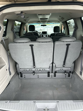 Used 2010 Chrysler Town & Country Touring image 9