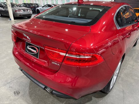 Used 2018 Jaguar XE Premium image 41
