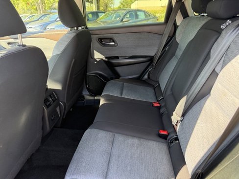 Used 2023 Nissan Rogue SV image 11