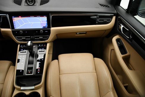 Certified 2023 Porsche Macan image 24