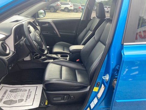 Used 2018 Toyota RAV4 Limited image 13
