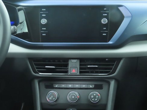 Certified 2022 Volkswagen Taos SE image 15