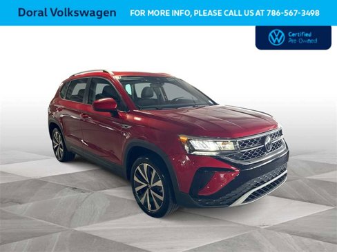 Used 2023 Volkswagen Taos SE w/ Panoramic Sunroof Package image 2