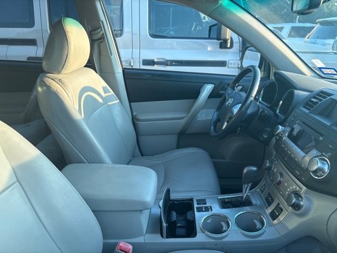 Used 2011 Toyota Highlander SE image 3