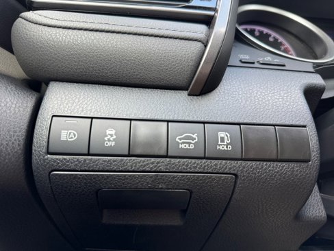 Used 2024 Toyota Camry LE image 4