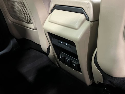 Used 2017 Land Rover Discovery Sport HSE image 34