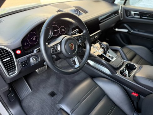Used 2021 Porsche Cayenne Turbo S image 11