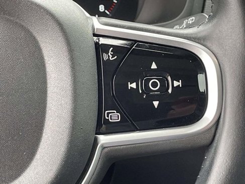 Used 2018 Volvo XC90 T6 Momentum w/ Convenience Package image 19