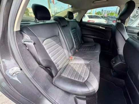 Used 2017 Ford Fusion SE w/ Fusion SE Technology Package image 31