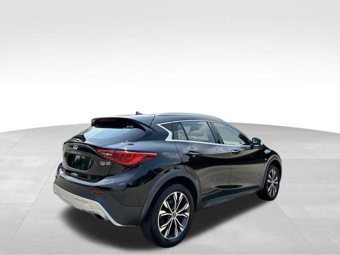 Used 2017 INFINITI QX30 Premium w/ Navigation Package image 7