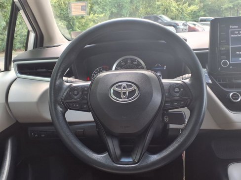 Used 2022 Toyota Corolla LE image 11