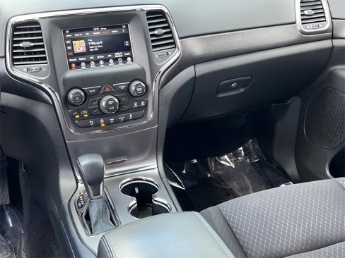 Used 2018 Jeep Grand Cherokee Laredo image 23