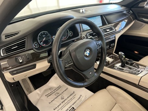 Used 2014 BMW 750Li xDrive image 23