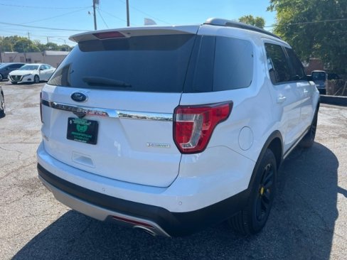 Used 2017 Ford Explorer XLT image 24