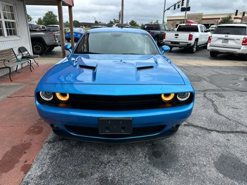 Used 2019 Dodge Challenger SXT w/ Blacktop Package image 2