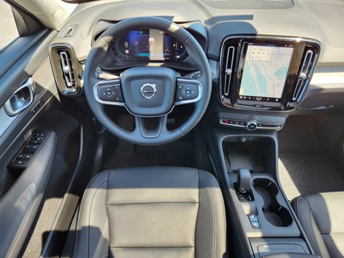New 2025 Volvo XC40 B5 Core w/ Protection Package image 15