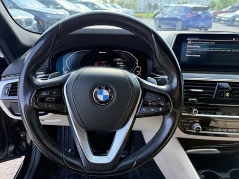 Used 2020 BMW 530e w/ Convenience Package image 28