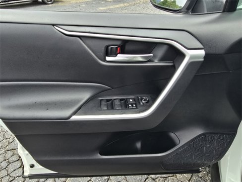 Used 2021 Toyota RAV4 XLE image 9