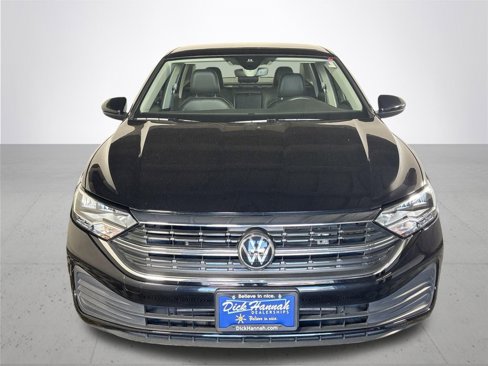 Certified 2024 Volkswagen Jetta SE image 3