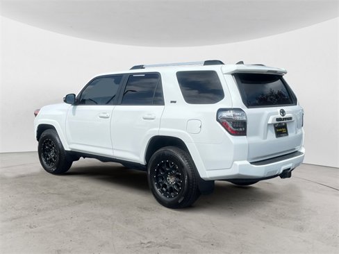 Used 2022 Toyota 4Runner SR5 Premium image 3
