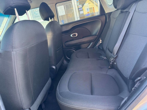 Used 2017 Kia Soul + image 14