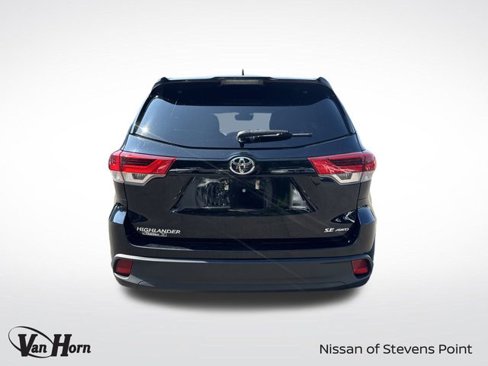 Used 2017 Toyota Highlander SE image 15